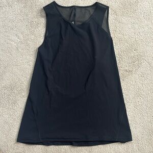 Lululemon tank with a keyhole net backing